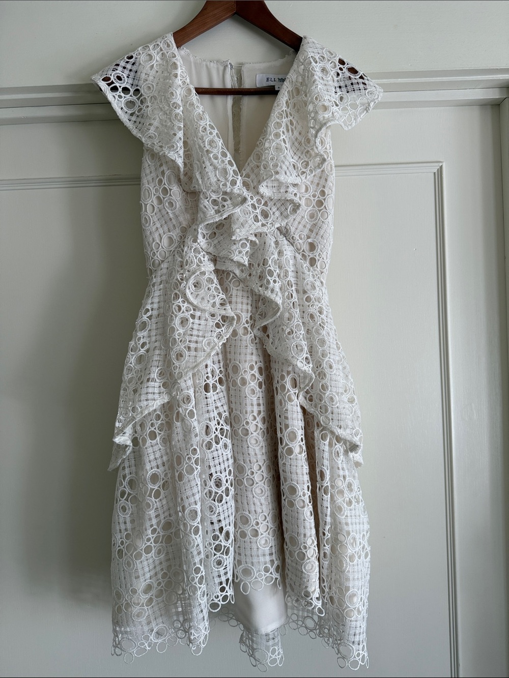 Elliatt Interlude White Guipure Lace Ruffle High-Low Dress Size Small